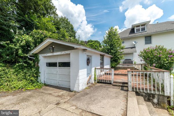 Detached Garage, Exterior