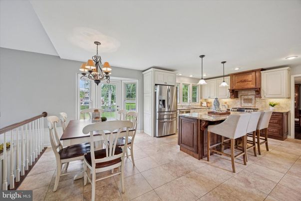 Chandelier, Dining room, Interior, Kitchen, Pendant Lights, Recessed Lighting, Stainless Steel Appliances