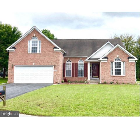 Attached, Exterior, Facade, Brick Facade, Brick Traditional