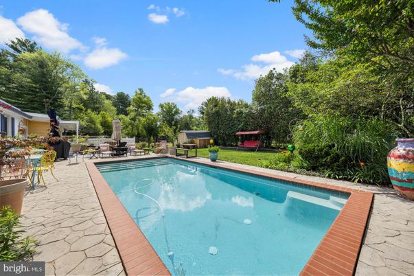 Exterior, Pool