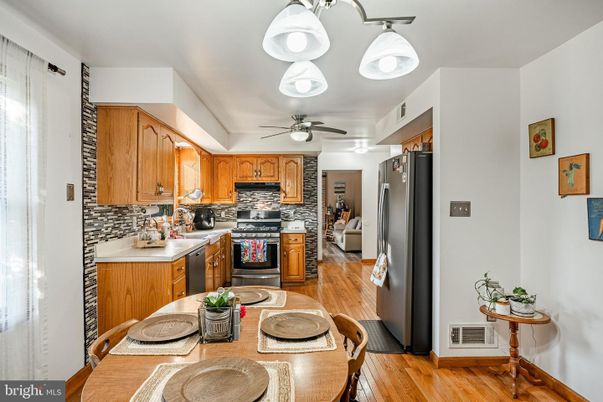 Dining room, Interior, Kitchen, Stainless Steel Appliances, Wood Texture Flooring