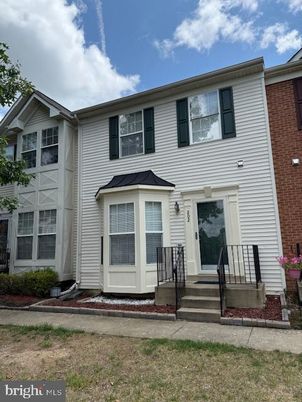 Exterior, Facade, Rowhouse