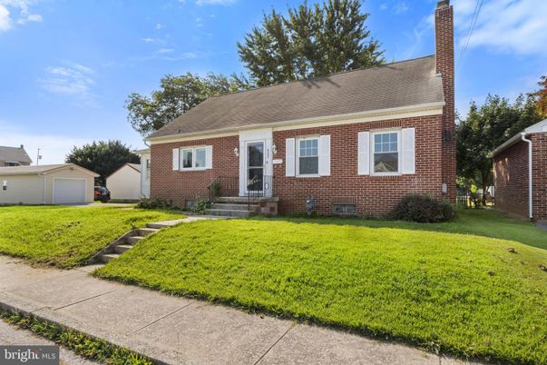 Detached Garage, Exterior, Facade, Brick Facade, Cape Cod