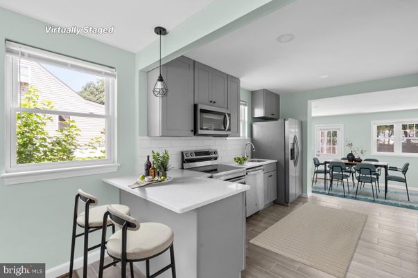 Dining room, Interior, Kitchen, Pendant Lights, Recessed Lighting, Stainless Steel Appliances, Wood Texture Flooring