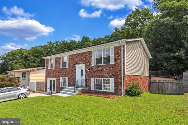 Exterior, Facade, Brick Facade, Raised Ranch