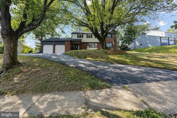 Attached, Exterior, Facade, Brick Facade, Raised Ranch