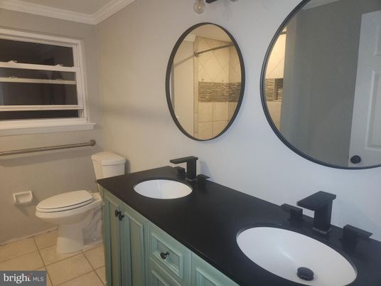 Bathroom, Dual Sink Vanities, Interior
