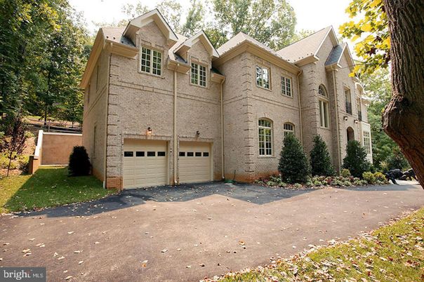 Attached, Exterior, Facade, Rowhouse
