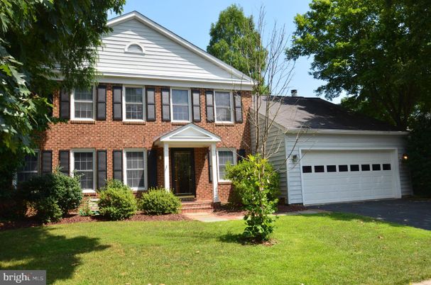 Attached, Exterior, Facade, Brick Facade, Georgian