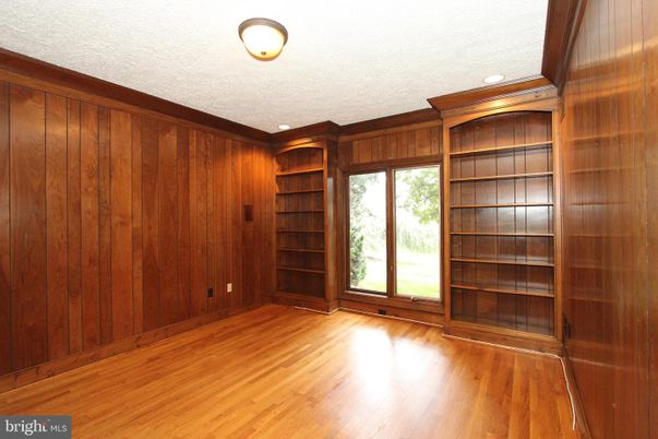 Empty room, Interior, Recessed Lighting, Wood Texture Flooring, Wooden Walls
