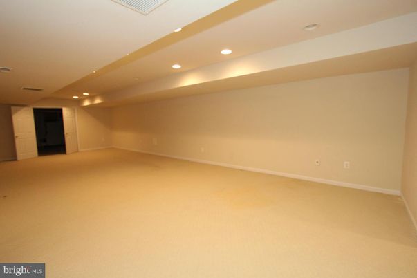 Empty room, Interior, Recessed Lighting