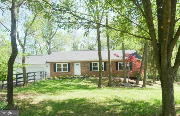 Attached, Backyard, Exterior, Facade, Brick Facade, Cape Cod