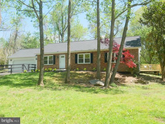Attached, Exterior, Facade, Brick Facade, Ranch