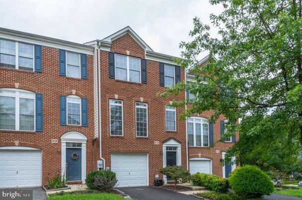 Attached, Exterior, Facade, Brick Facade, Rowhouse