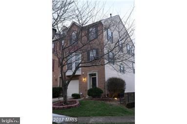 Backyard, Exterior, Facade, Brick Facade, None