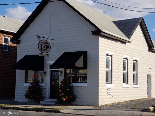 Exterior, Facade, None