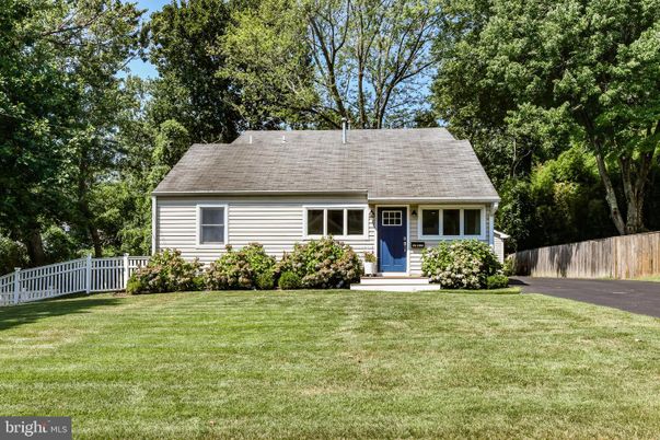 Backyard, Exterior, Facade, Cape Cod