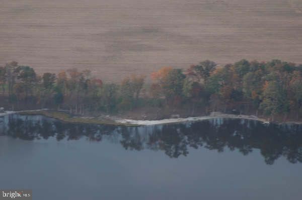 Exterior, Lake