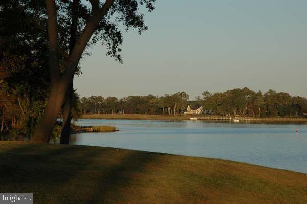 Exterior, Lake