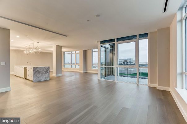 Interior, Kitchen, Recessed Lighting, Water, Wood Texture Flooring