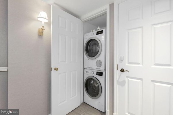 Interior, Utility Closets, Washer, Wood Texture Flooring