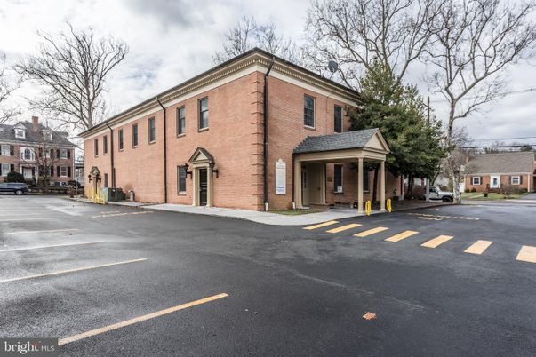 Exterior, Facade, Brick Facade, Georgian