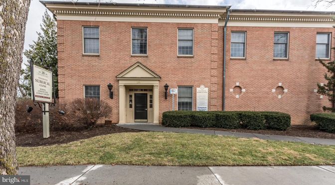 Exterior, Facade, Brick Facade, Georgian