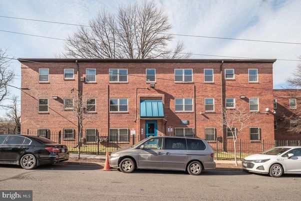 Exterior, Facade, Brick Facade, Rowhouse