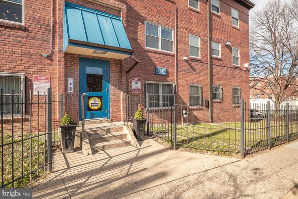 Exterior, Facade, Brick Facade, Rowhouse