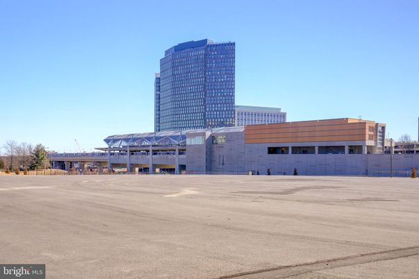 Exterior, Facade, Highrise