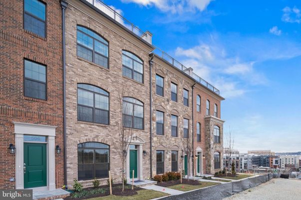 Exterior, Facade, Brick Facade, Rowhouse