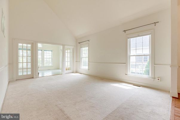 Empty room, Interior