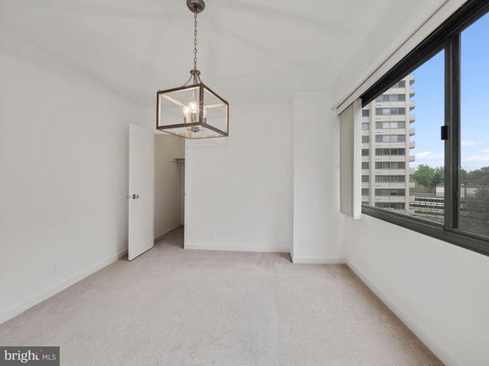 Empty room, Interior, Pendant Lights