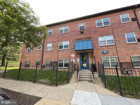 Exterior, Facade, Brick Facade, Rowhouse