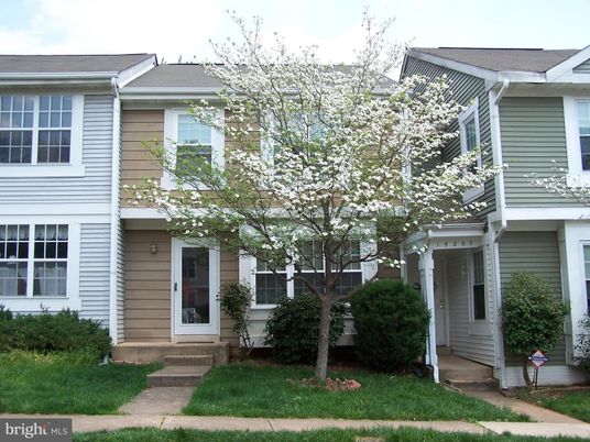 Exterior, Facade, Rowhouse