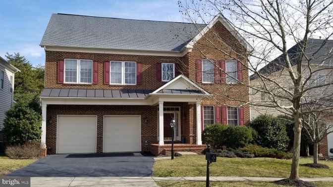 Attached, Exterior, Facade, Brick Facade, Brick Traditional