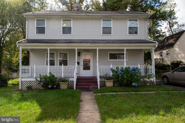 Exterior, Facade, American Foursquare