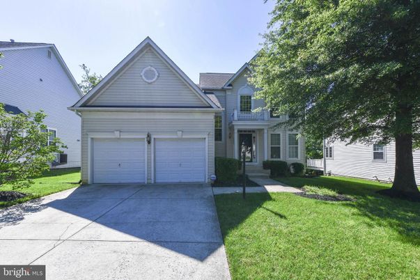 Attached, Exterior, Facade, Farmhouse
