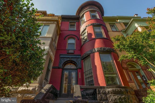 Exterior, Facade, Brick Facade, Rowhouse