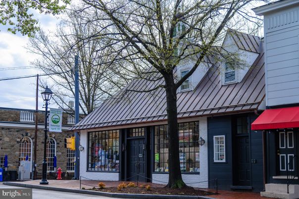Exterior, Facade, Brick Facade, Cape Cod