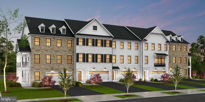Attached, Exterior, Facade, Farmhouse