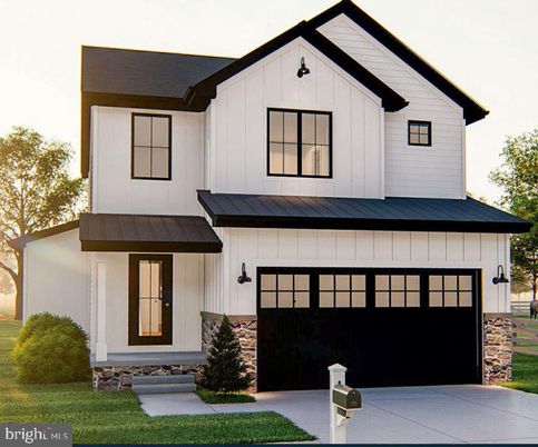 Attached, Exterior, Facade, Farmhouse