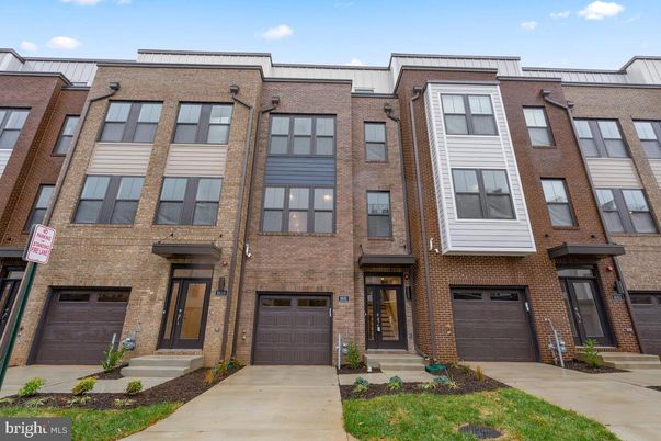Attached, Exterior, Facade, Brick Facade, Rowhouse