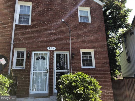 Exterior, Facade, Brick Facade, Rowhouse
