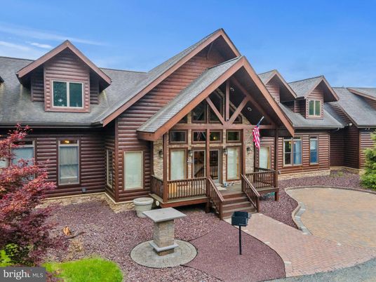 Exterior, Facade, Log Home