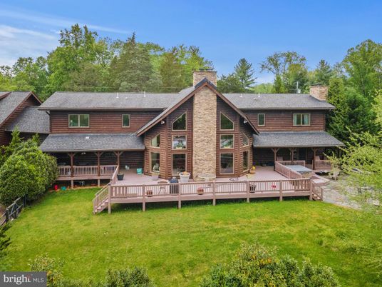 Backyard, Exterior, Facade, Log Home