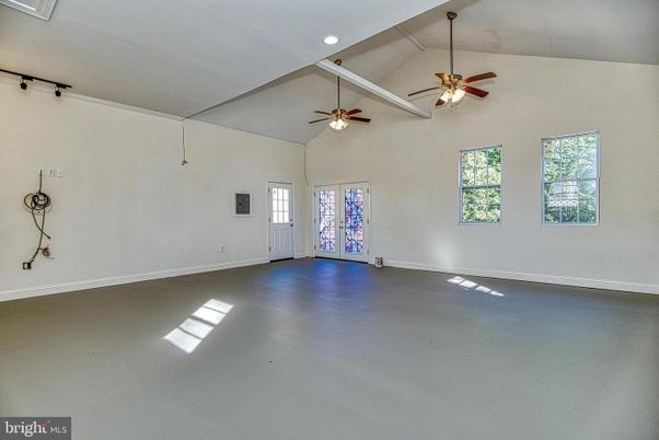 Empty room, Interior, Recessed Lighting