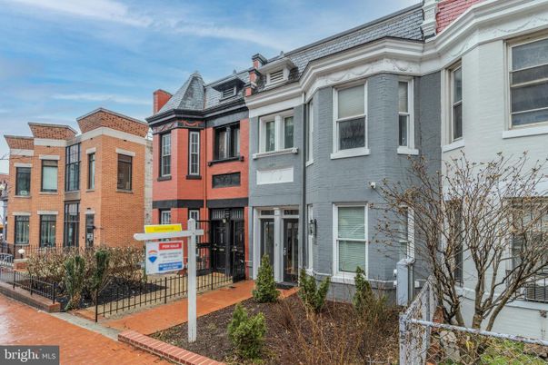 Exterior, Facade, Brick Facade, Rowhouse