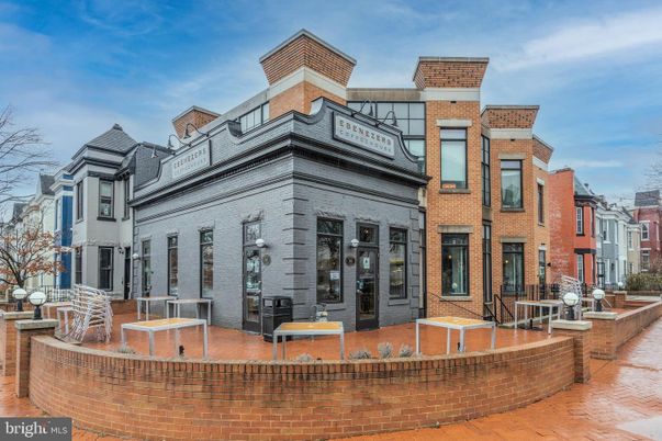 Exterior, Facade, Brick Facade, Rowhouse
