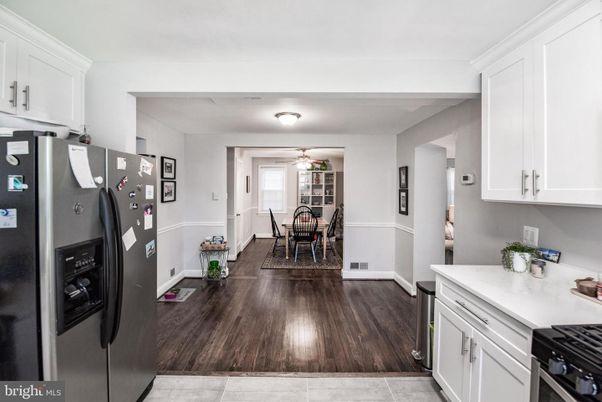Chandelier, Dining room, Interior, Kitchen, Wood Texture Flooring